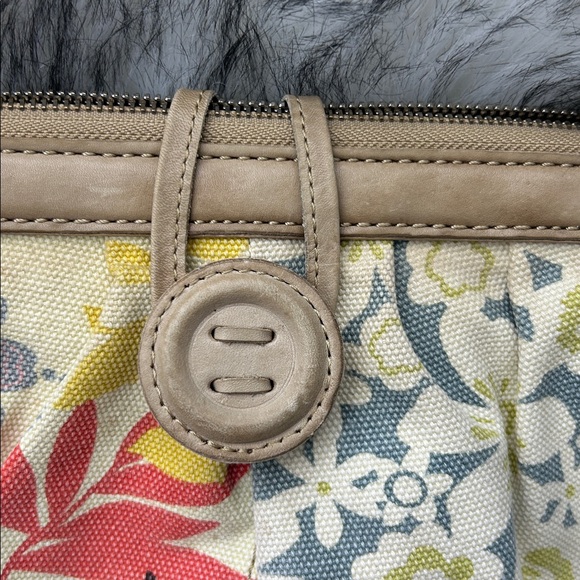 Fossil Elegant large Floral Patchwork Clutch/Wristlet in Tan and Multicolor - Picture 8 of 17